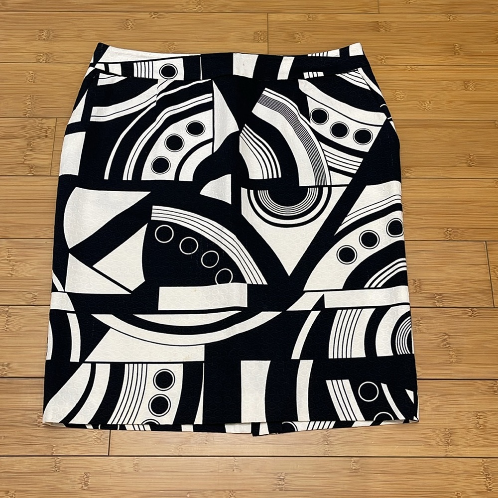 Jones New York Pencil Skirt 8 Black White Abstract/Geometric Knee Length Lined